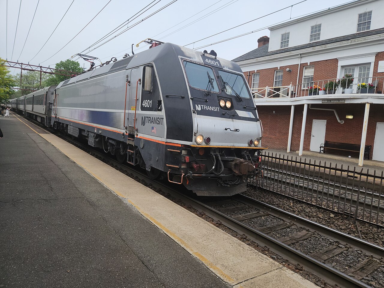 Man Dies After Being Struck by Train Near Millburn, Causing NJ Transit Delays

    Millburn Train Ac...